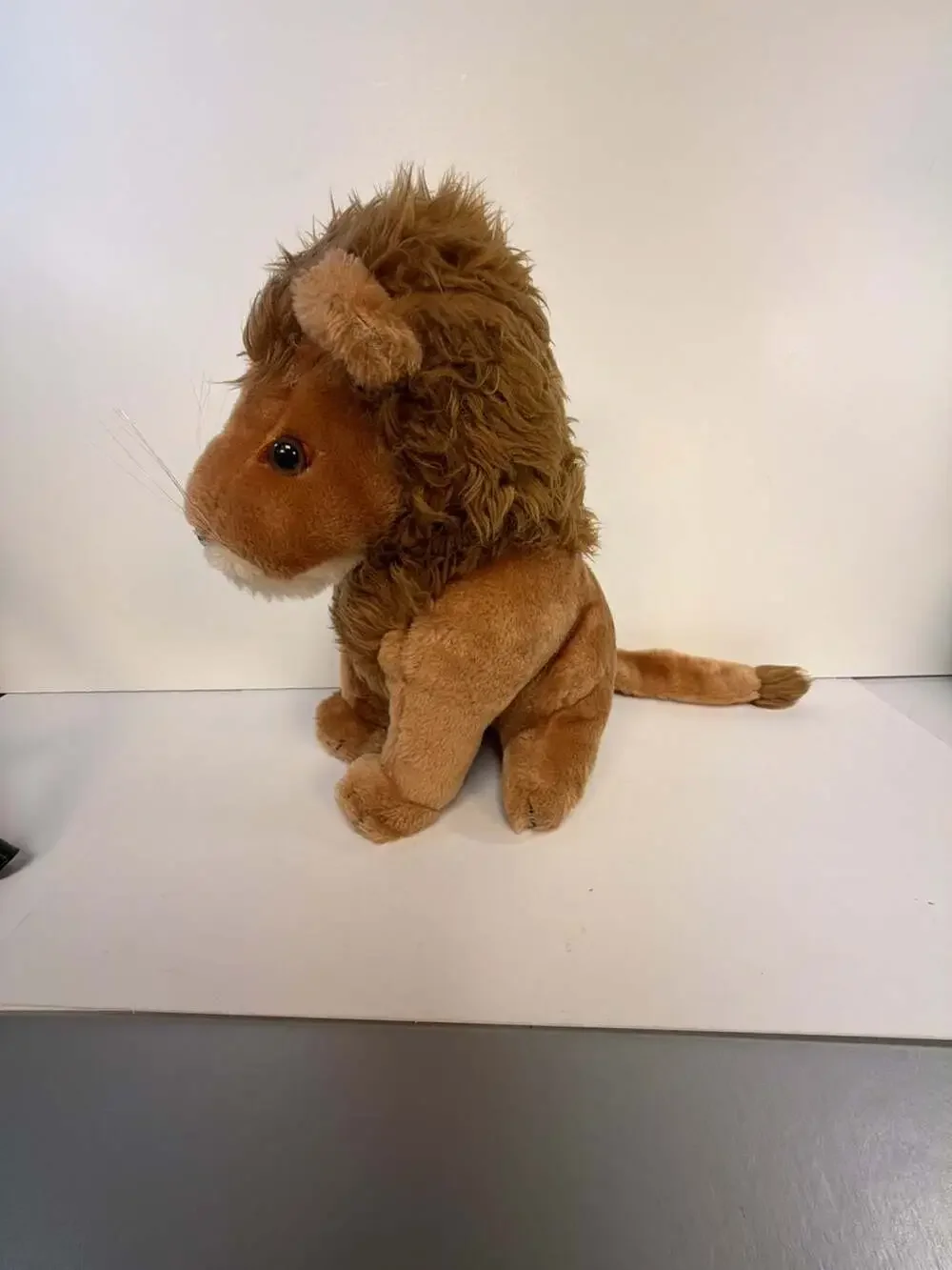 Vintage 1979 R. Dakin & Co.‎ Sitting Lion Plush Stuffed Animal 12 Inch